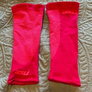 2XU arm sleeves for running, triathlons